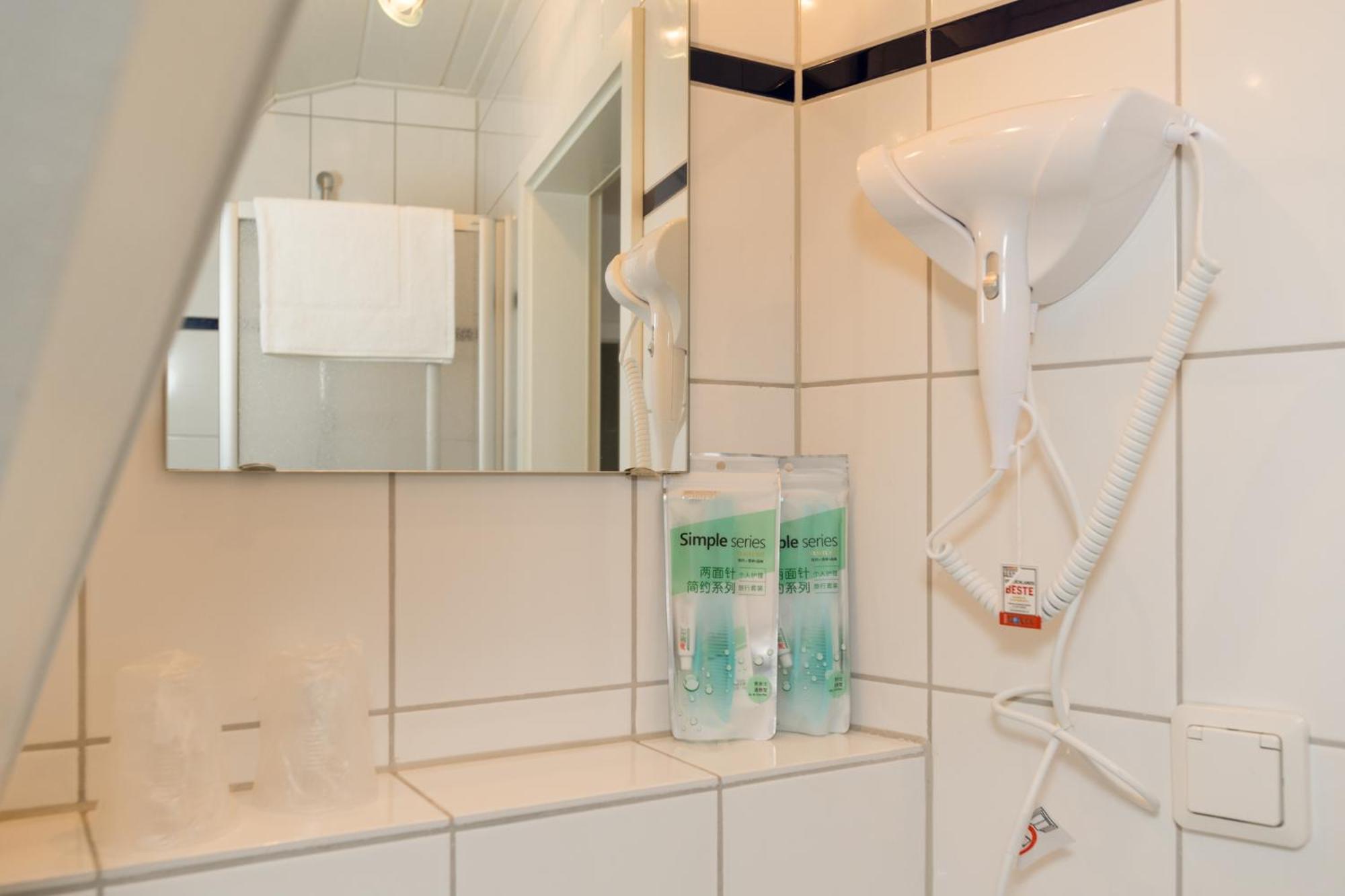 Roca Restaurant Und Hotel Bommersheim Luaran gambar