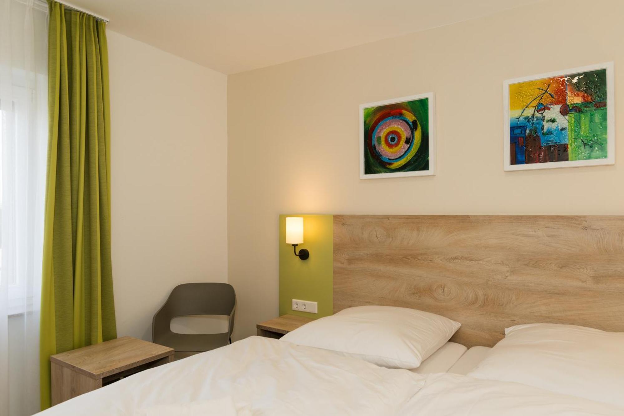 Roca Restaurant Und Hotel Bommersheim Luaran gambar