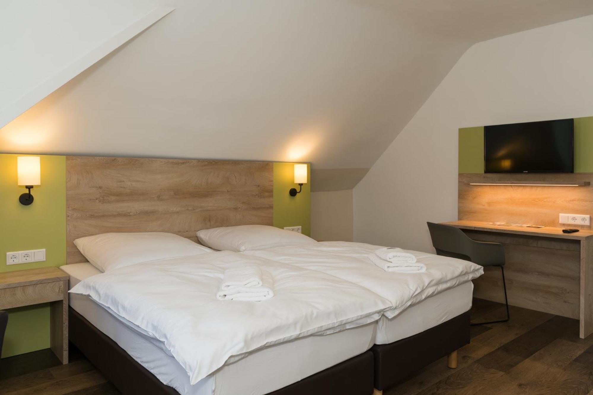Roca Restaurant Und Hotel Bommersheim Luaran gambar